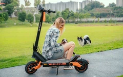 Bez ceļa elektriskā motorollera